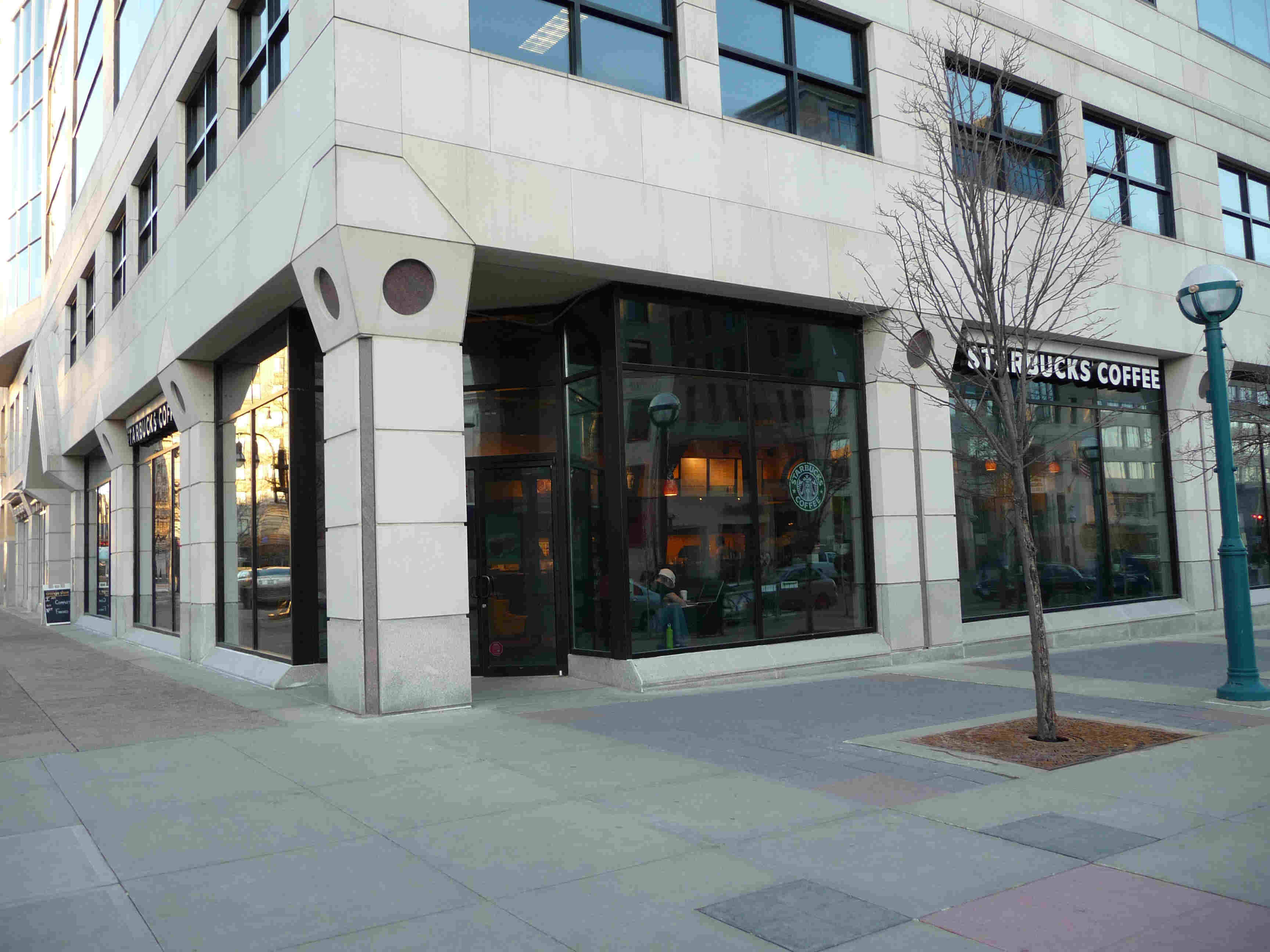 starbucks-outsidesmall starbucks-outsidesmall